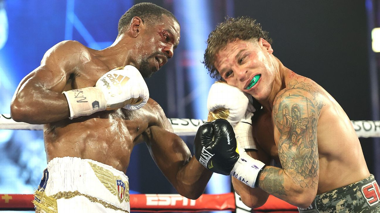 Herring believes De Los Santos could upset Stevenson in WBC title fight